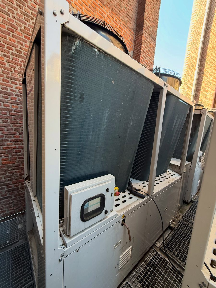 Service aan chillers met samen 500 kW vermogen. Tijdig onderhoud vóór
